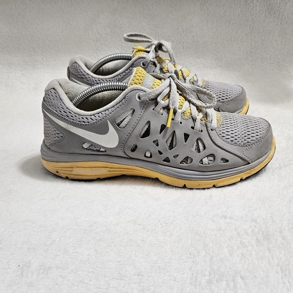 Nike Dual Fusion Run 2 LiveStrong Gray Yellow Shoes Women's size 6.5